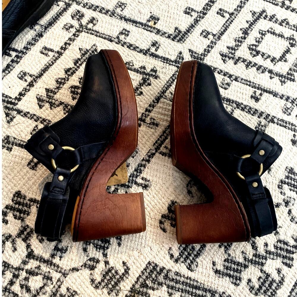 Börn Black Leather Buckle Harness Clogs Wooden Platform Mule Heels Size 8M NWT - Picture 4 of 7